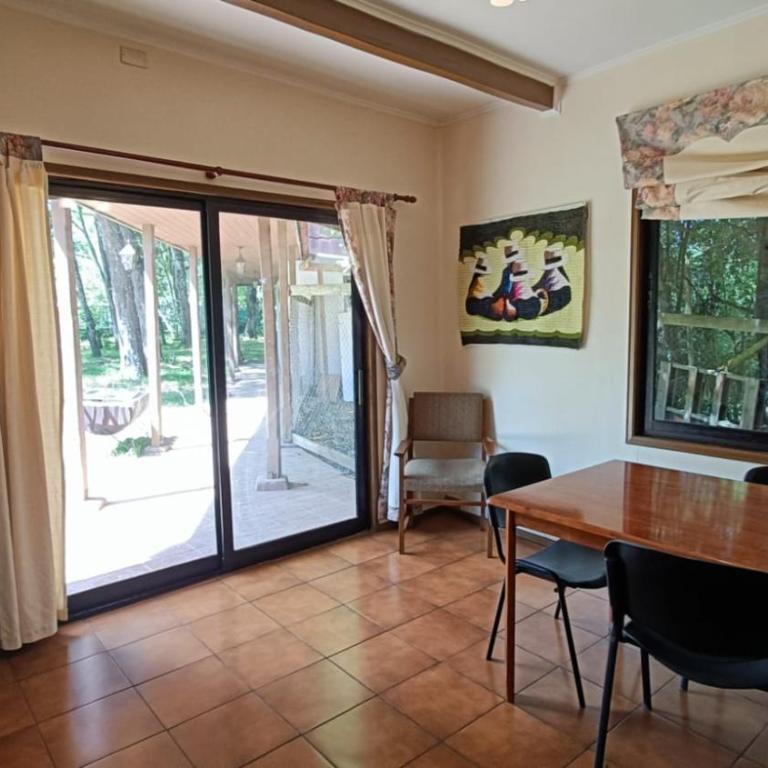 Casa encantadora con servicio de transporte al Aeropuerto - Three-Bedroom House - 4