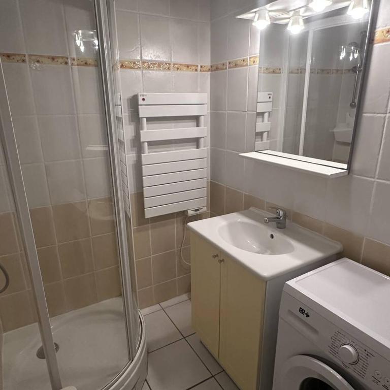 Confortable T2 Bis aux Issambres avec terrasse et accès piscine et tennis - FR-1-768-109 - Appartement - 9
