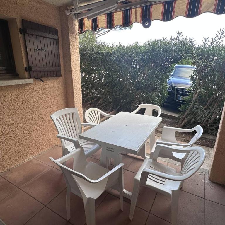 Confortable T2 Bis aux Issambres avec terrasse et accès piscine et tennis - FR-1-768-109 - Appartement - 10