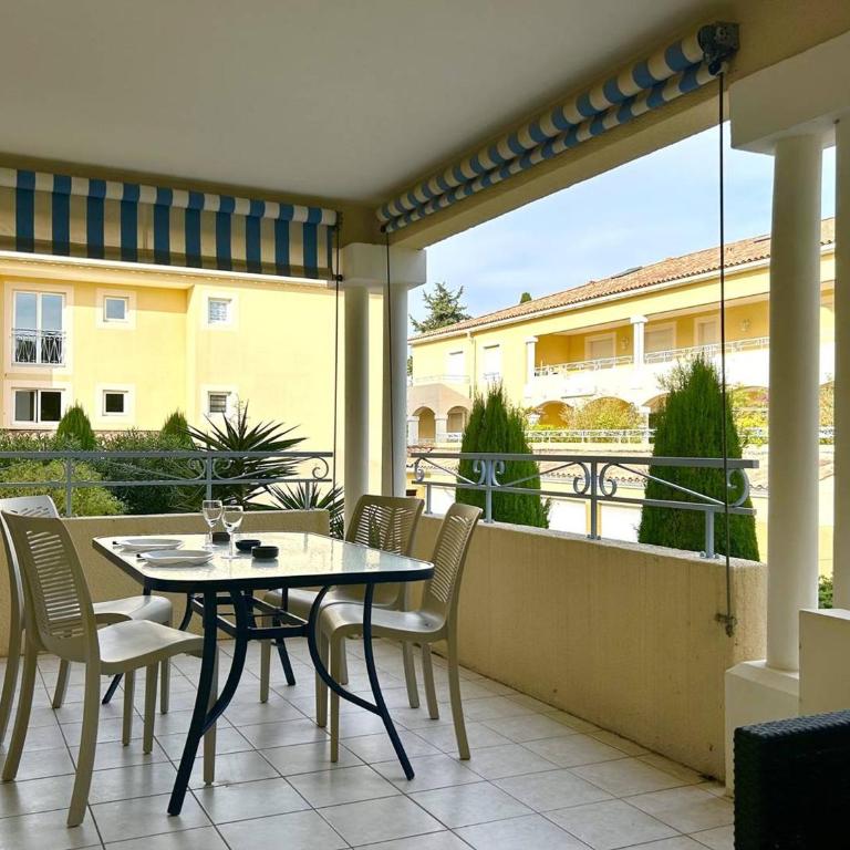 Appartement climatisé 2 pièces avec terrasse et parking au Lavandou - FR-1-251-854 - Apartamento - 2