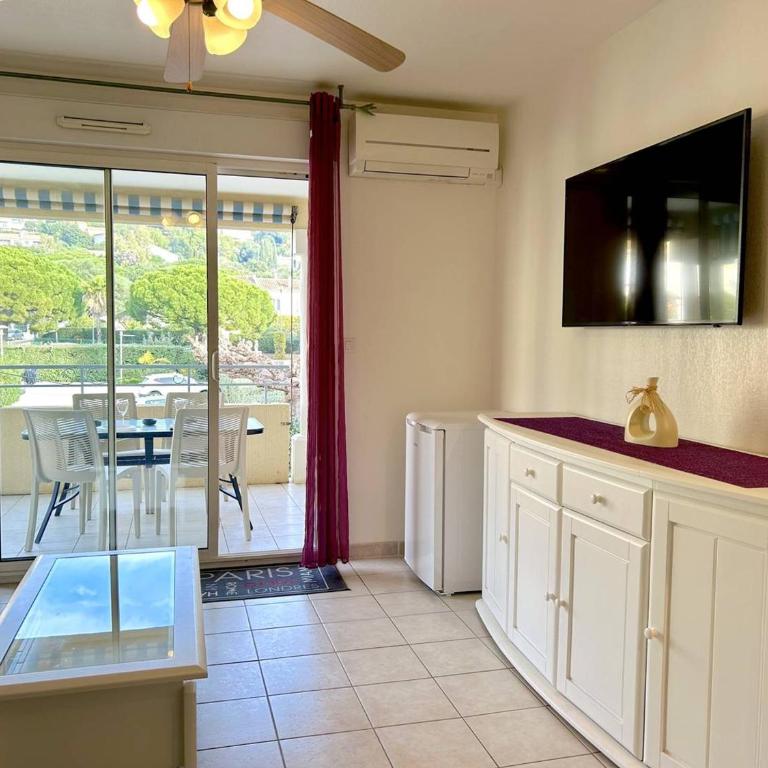 Appartement climatisé 2 pièces avec terrasse et parking au Lavandou - FR-1-251-854 - Apartamento - 3