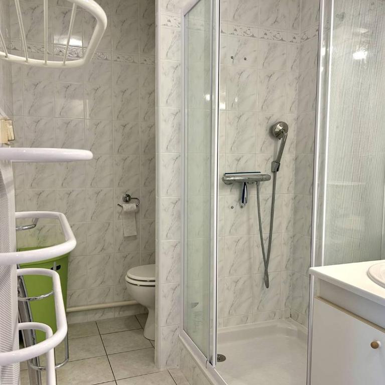 Appartement climatisé 2 pièces avec terrasse et parking au Lavandou - FR-1-251-854 - Apartamento - 8