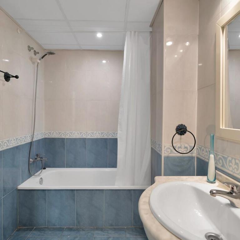 Apartamento con piscina y paddel en Guadalmina Alta - AVIA 2 3 - Apartamento de 2 dormitorios con balcón y terraza - 3
