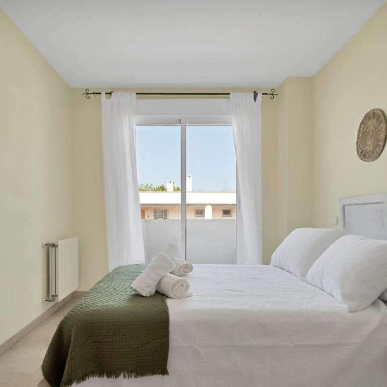 Apartamento con piscina y paddel en Guadalmina Alta - AVIA 2 3 - Apartamento de 2 dormitorios con balcón y terraza - 18