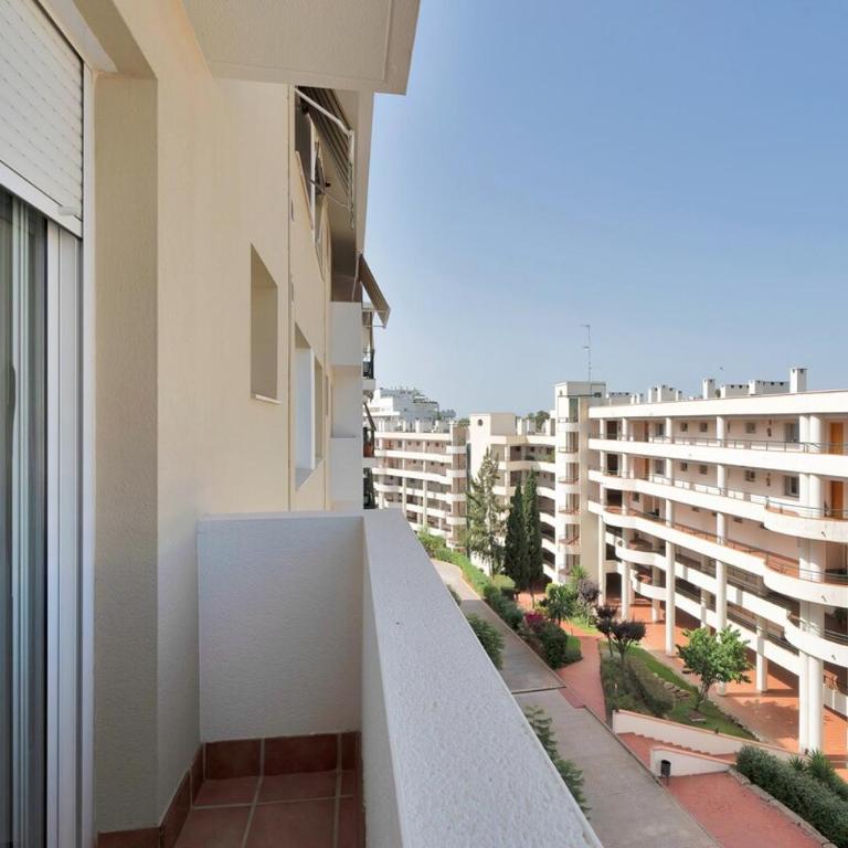 Apartamento con piscina y paddel en Guadalmina Alta - AVIA 2 3 - Apartamento de 2 dormitorios con balcón y terraza - 41