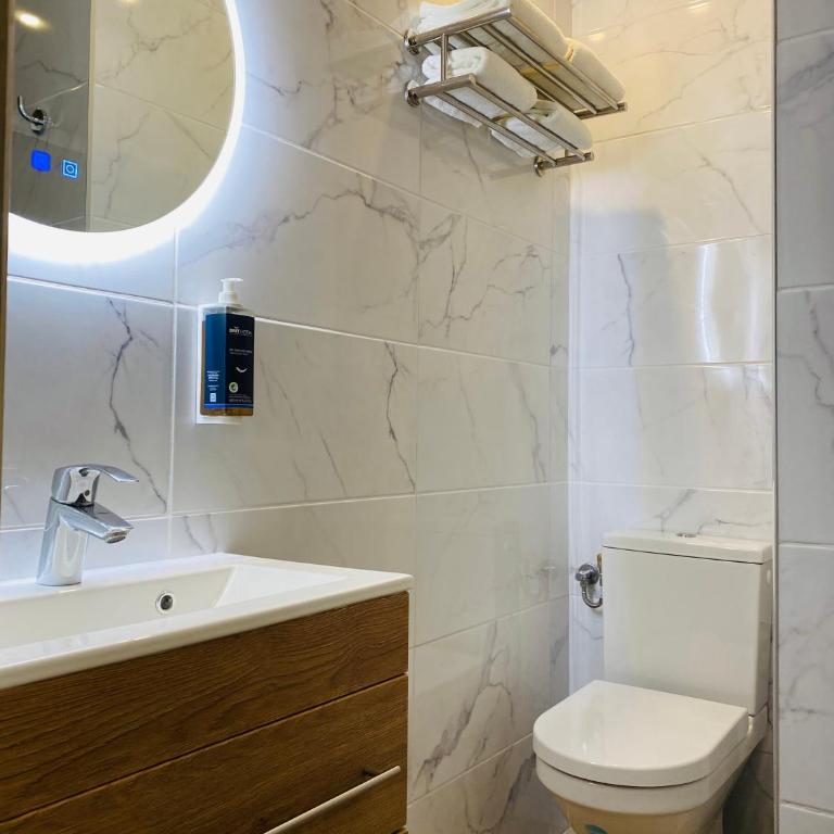Brit Hotel Acacias - Chambre Double Standard (12 m²) - 12