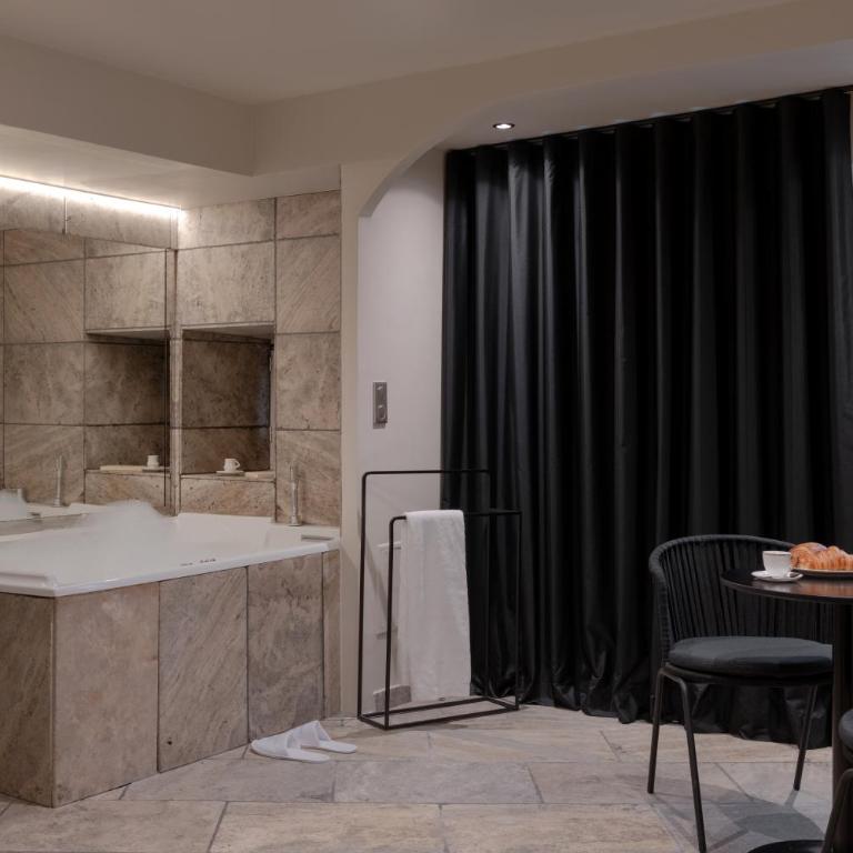 MiHotel Le Gourguillon - Suite Junior Luna - 2