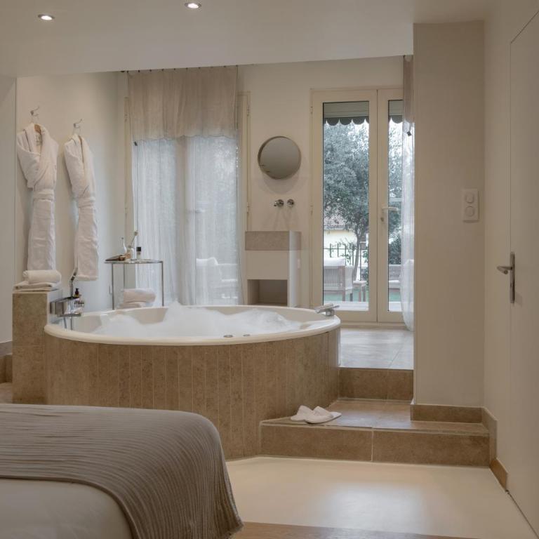 MiHotel Le Gourguillon - Suite Luxe Céleste - 3