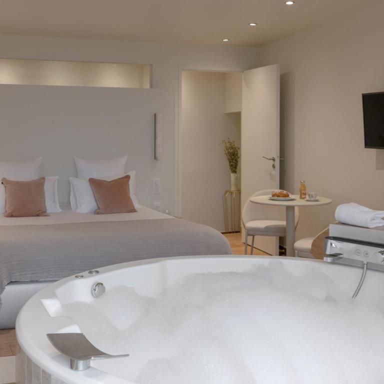MiHotel Le Gourguillon - Suite Luxe Céleste - 9