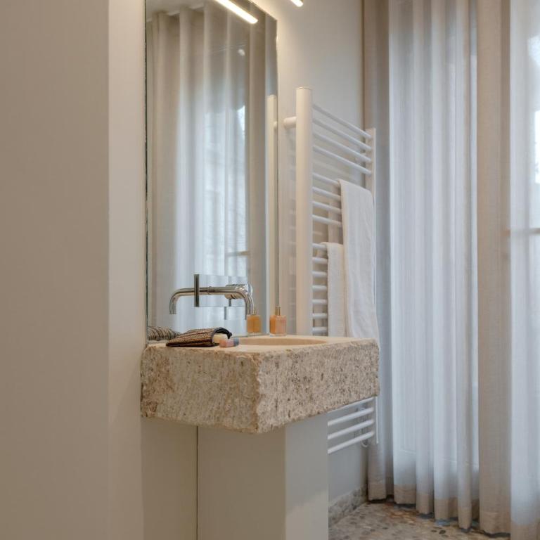 MiHotel Le Gourguillon - Suite Exécutive Satin - 9