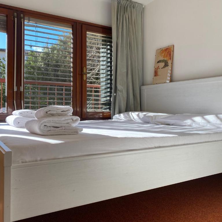 Relaxing Garden Apt Near Historic Florence - One-Bedroom Apartment - 7