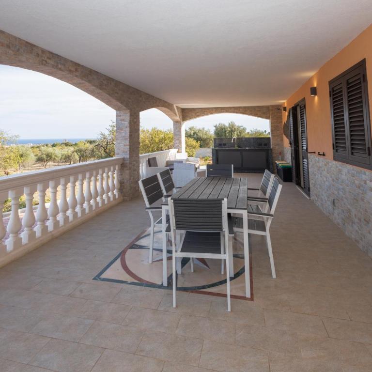 Villa Caruso - Villa con 3 Camere da Letto - 84