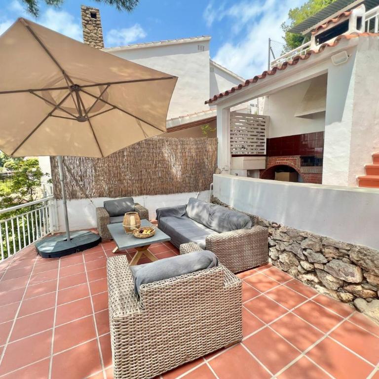Preciosa Villa rodeada de pinos con vistas al mar - ServHouse - Three-Bedroom Villa - 38