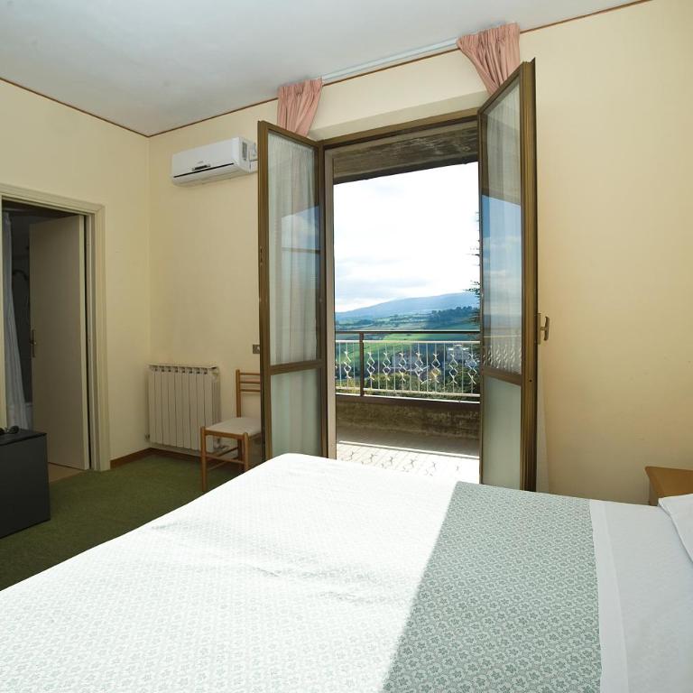 Hotel Villa Ricci & Benessere - Camera Matrimoniale/Doppia con Letti Singoli con Balcone - 2