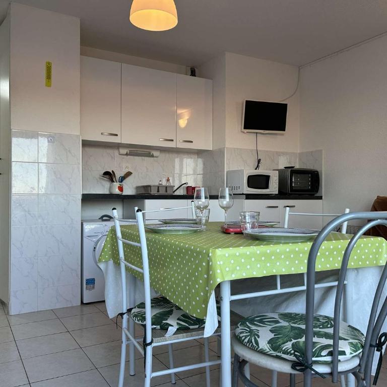 SP350-208 Appartement Studio 4 couchages SAINT PIERRE LA MER - Apartment - 1