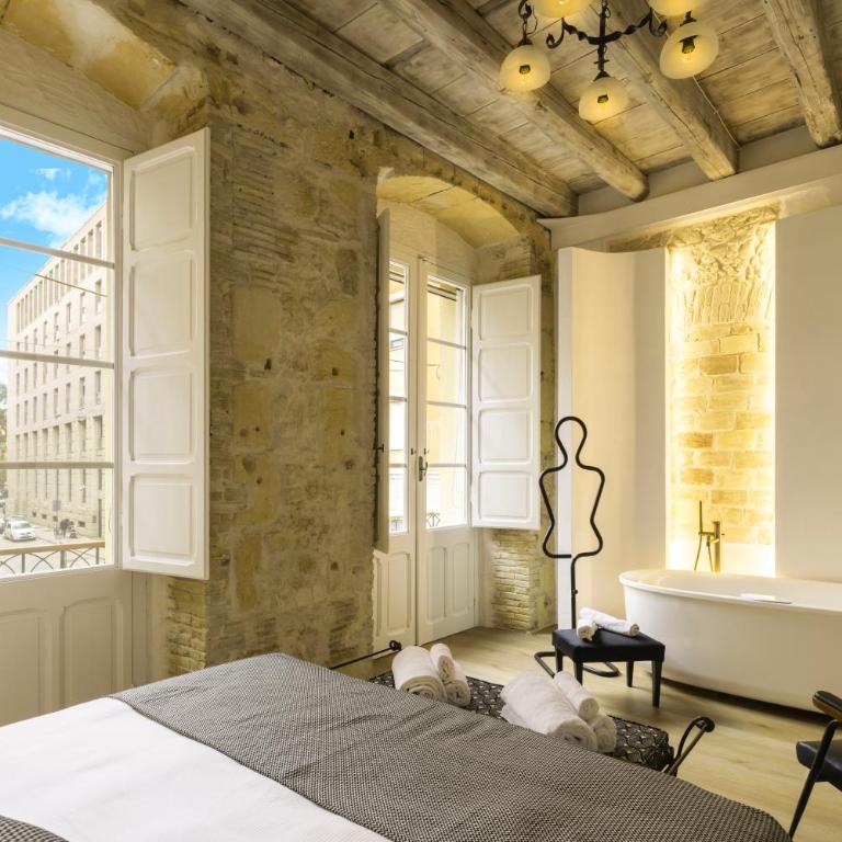 Pedra Bianca Luxury Rooms - Queen Room with Spa Bath - 2