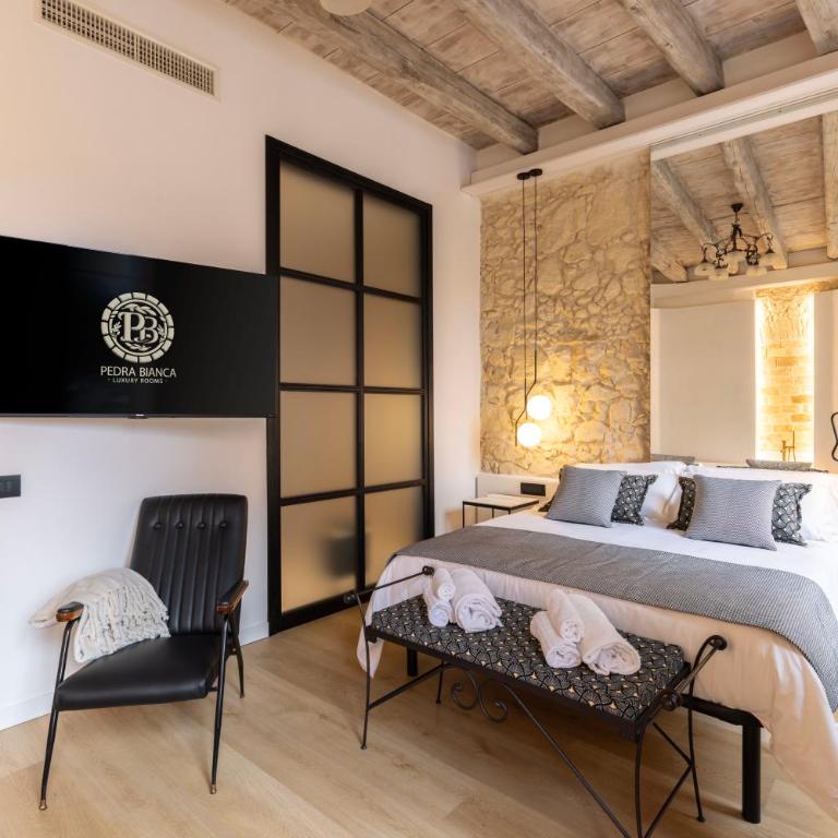 Pedra Bianca Luxury Rooms - Queen Room with Spa Bath - 6