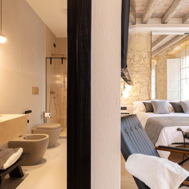 Pedra Bianca Luxury Rooms - Queen Room with Spa Bath - 8