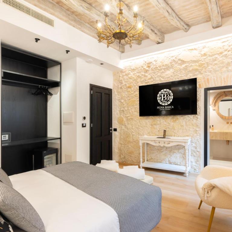 Pedra Bianca Luxury Rooms - Deluxe Queen Room - 8