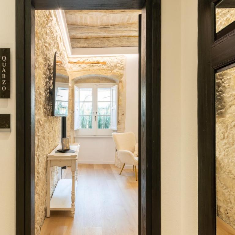 Pedra Bianca Luxury Rooms - Deluxe Queen Room - 13