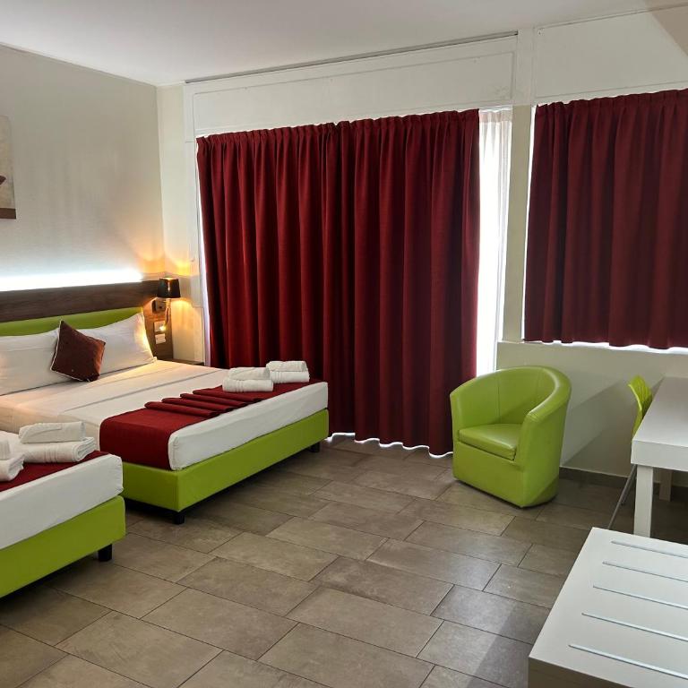 Hotel Stradivari - Camera Quadrupla Comfort - 2