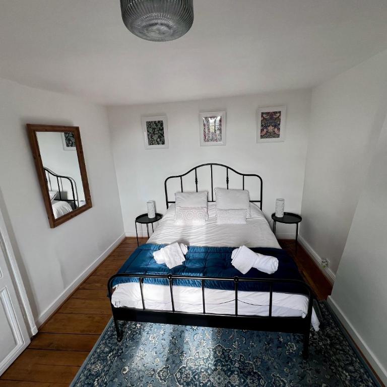 Maison Pol Amboise - Standard Double Room with Shared Bathroom - 1