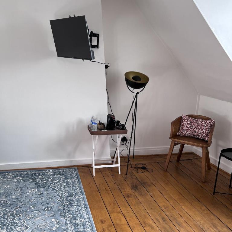 Maison Pol Amboise - Standard Double Room with Shared Bathroom - 3