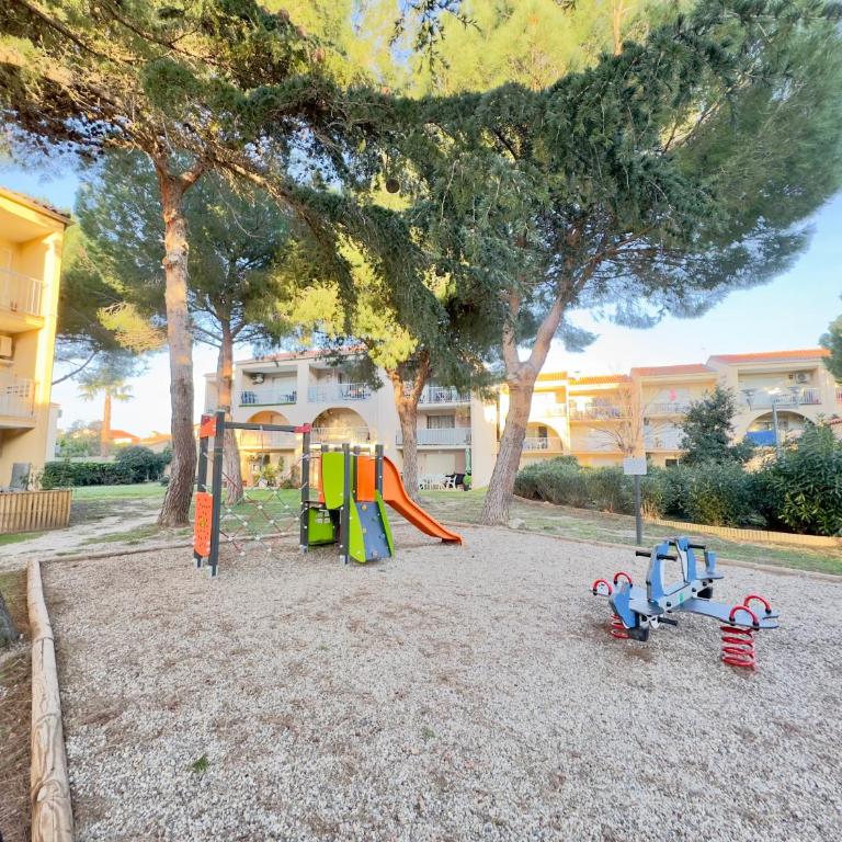 L'échappée verte - T2 - Confort -Piscine - Tennis- Parking - Climatisation - SudSéjourConciergerie - One-Bedroom Apartment with Balcony - 18