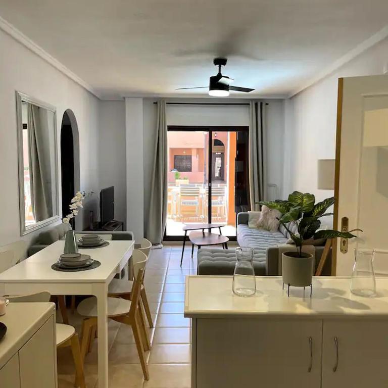 3-Bedroom Apartment with Pool in Torrevieja - Apartamento Deluxe de 3 dormitorios - 32