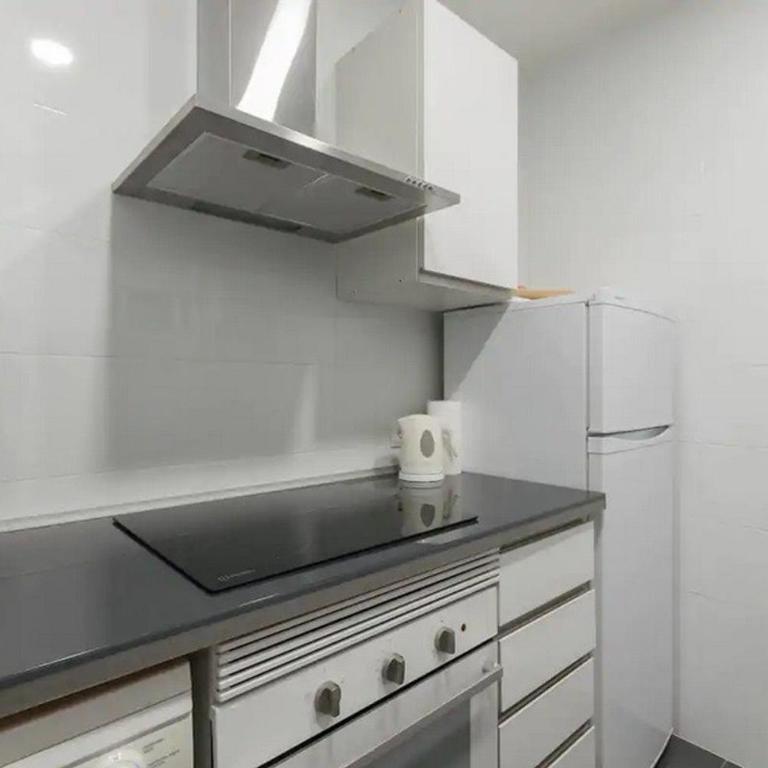 Nice and calm apartment near Retiro, Madrid GRA - Three-Bedroom Apartment - 3