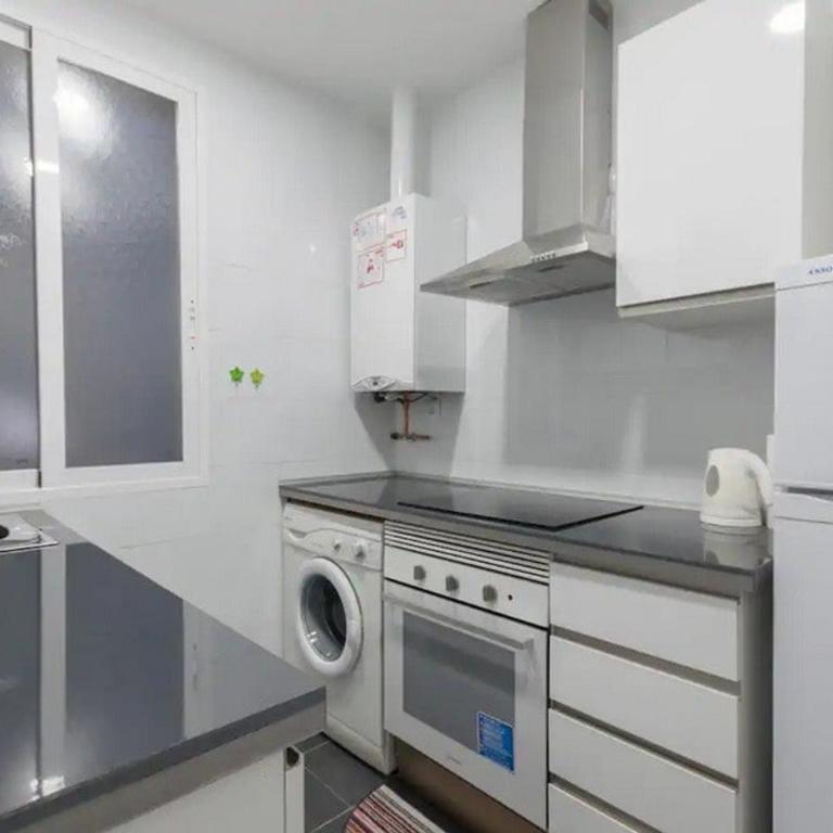 Nice and calm apartment near Retiro, Madrid GRA - Three-Bedroom Apartment - 12