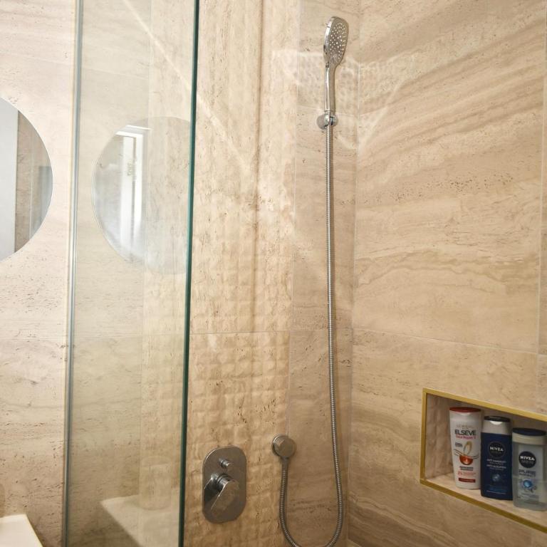 Studio Ramonda - City Center Dorcol - with Free Parking - Deluxe King Studio - 20