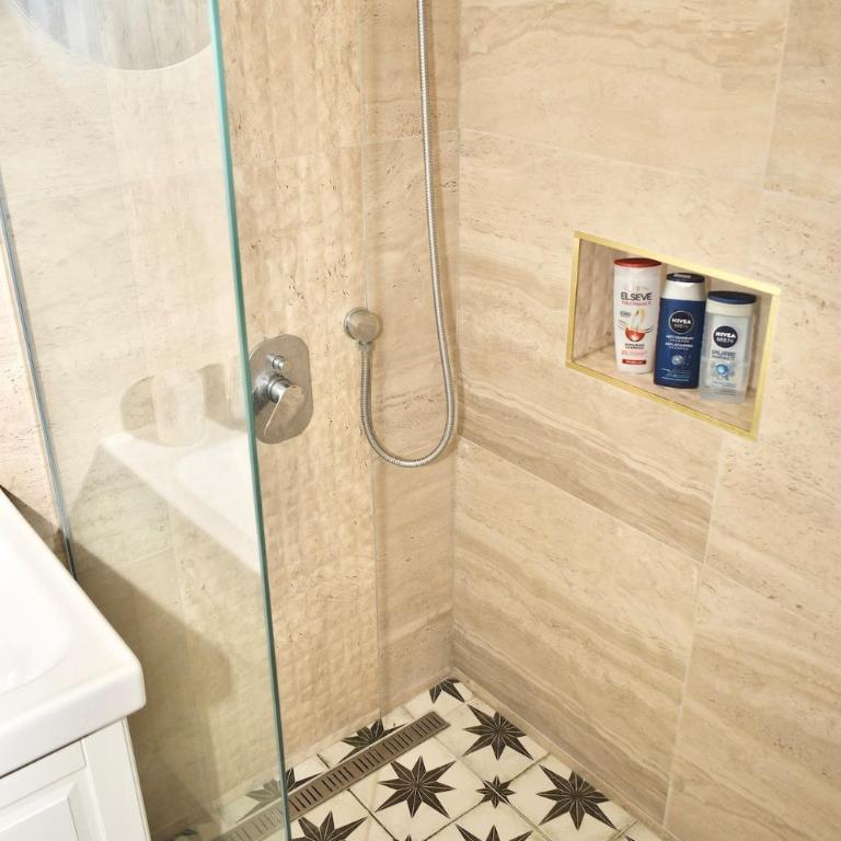 Studio Ramonda - City Center Dorcol - with Free Parking - Deluxe King Studio - 21