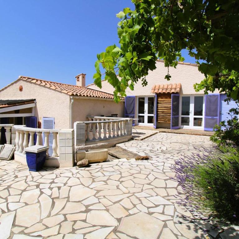 Villa Les Lauriers Blancs pour 6 personnes avec piscine privée et vue mer à La Londe-Les-Maures - Maison de Vacances 3 Chambres - 4