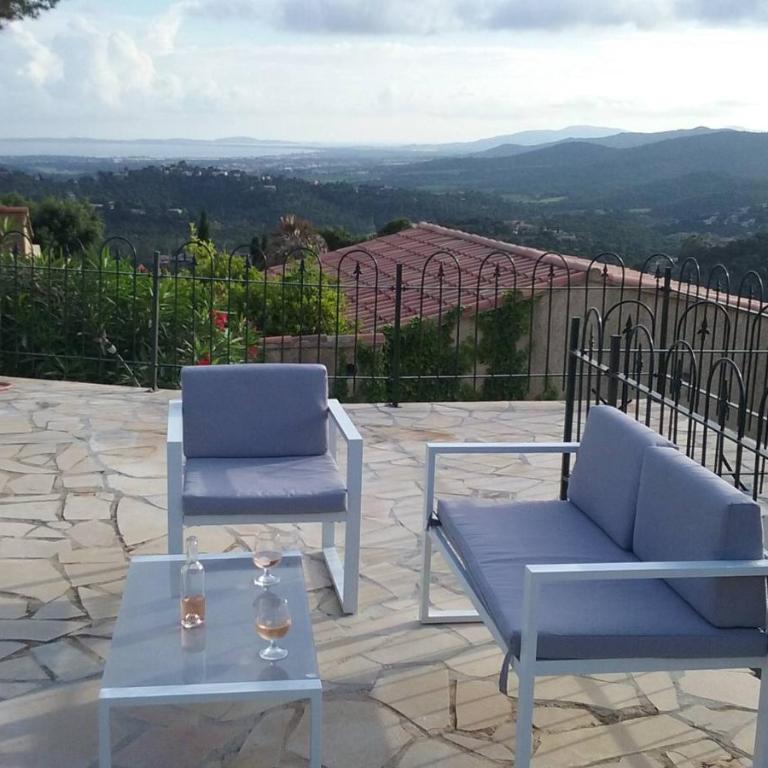 Villa Les Lauriers Blancs pour 6 personnes avec piscine privée et vue mer à La Londe-Les-Maures - Maison de Vacances 3 Chambres - 5
