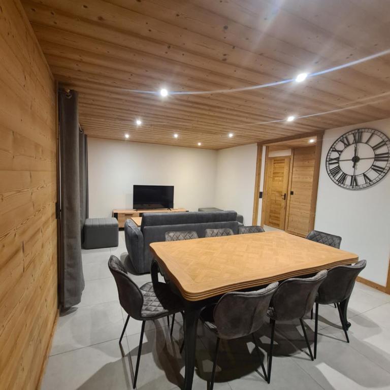loulettaz 2 - Three-Bedroom Apartment - 1