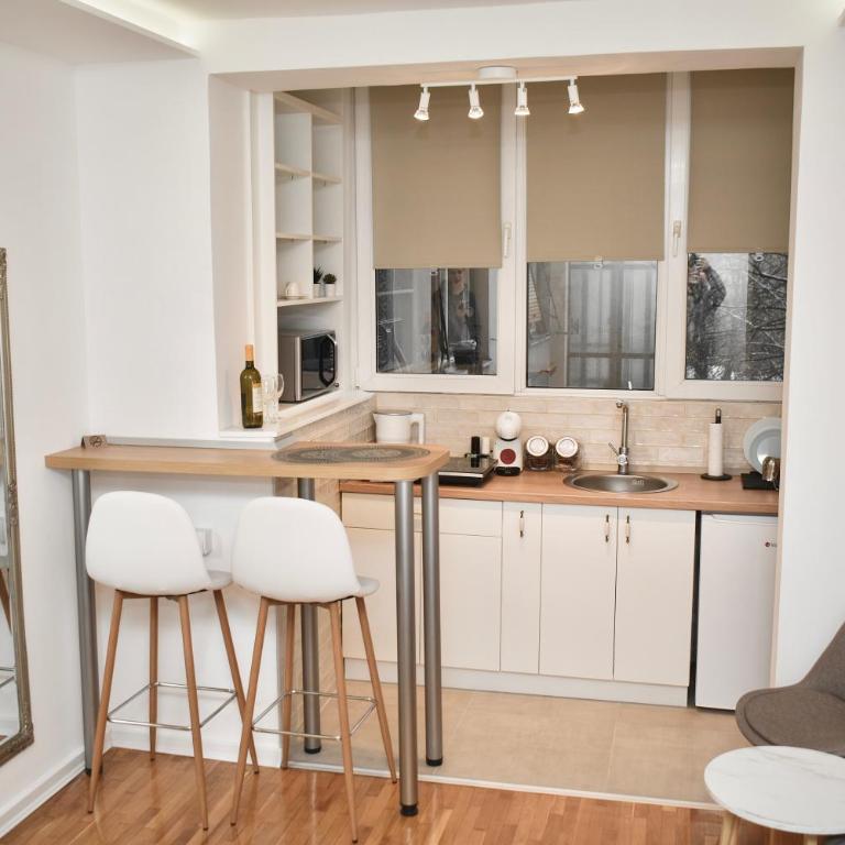 Studio Ramonda - City Center Dorcol - with Free Parking - Deluxe King Studio - 3
