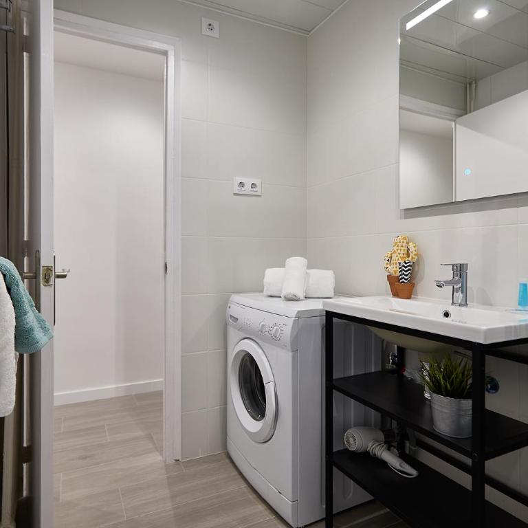 BBarcelona Gracia Apartment - Three-Bedroom Apartment - 6