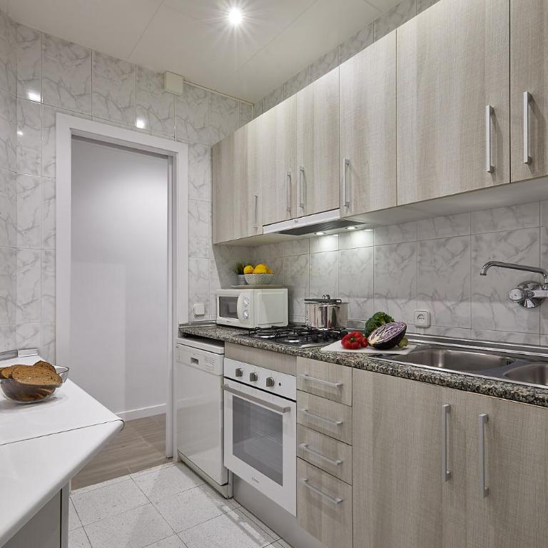 BBarcelona Gracia Apartment - Three-Bedroom Apartment - 24