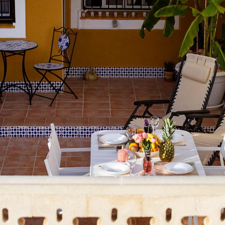 5 min walk to the beach Spacious terrace - Apartment mit 2 Schlafzimmern - 2