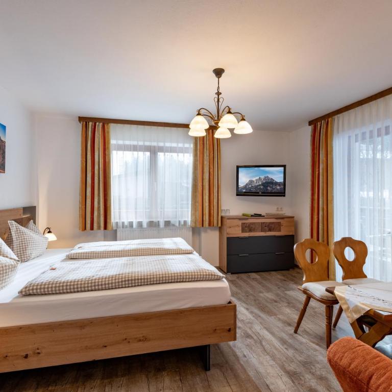 Pension Noella - Familienzimmer (2 Erwachsene + 1 Kind) - 4
