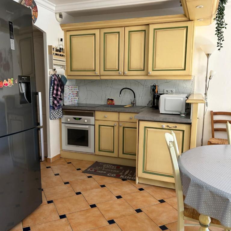 Le Noisetier - Two-Bedroom Apartment - 11