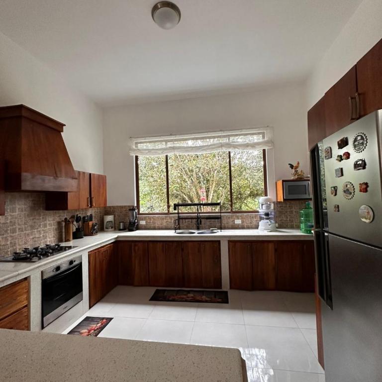 Casa vacacional en Pedro Vicente Maldonado - Four-Bedroom House - 4