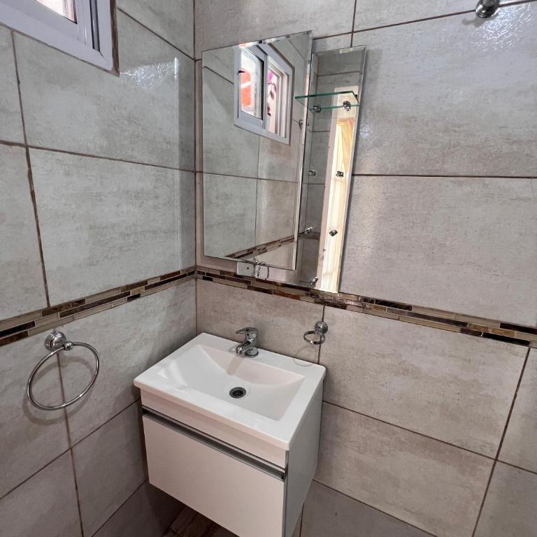 Casa Hospedaje Con Pileta - Two-Bedroom House - 3