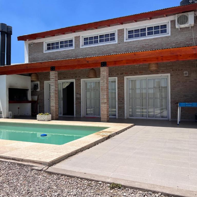 Casa Hospedaje Con Pileta - Two-Bedroom House - 4