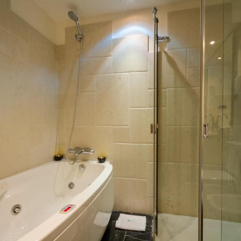 MARBELLA BANUS SUITES - Golden Mile Jardines del Príncipe 1 - Apartamento Premium de 3 dormitorios con balcón - 55