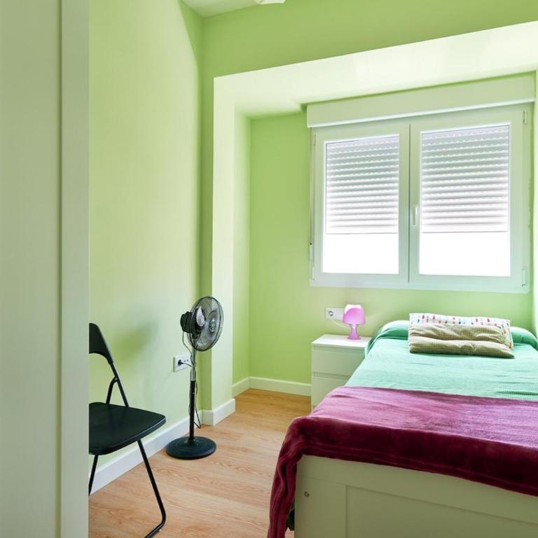 Beautiful apartment downtown Alicante near beach - Three-Bedroom Apartment - 17