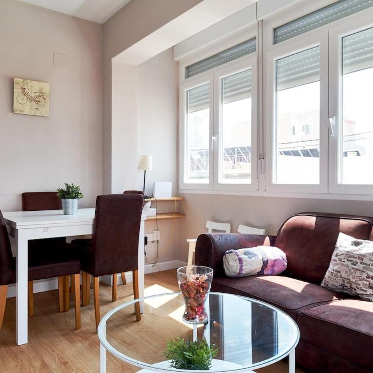 Beautiful apartment downtown Alicante near beach - Three-Bedroom Apartment - 23
