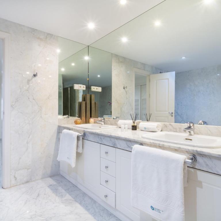 MARBELLA BANUS SUITES - Playas del Duque Luxury - Apartamento Premium de 3 dormitorios con balcón - 59