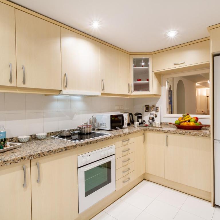 MARBELLA BANUS SUITES - Playas del Duque Luxury - Apartamento Premium de 3 dormitorios con balcón - 62